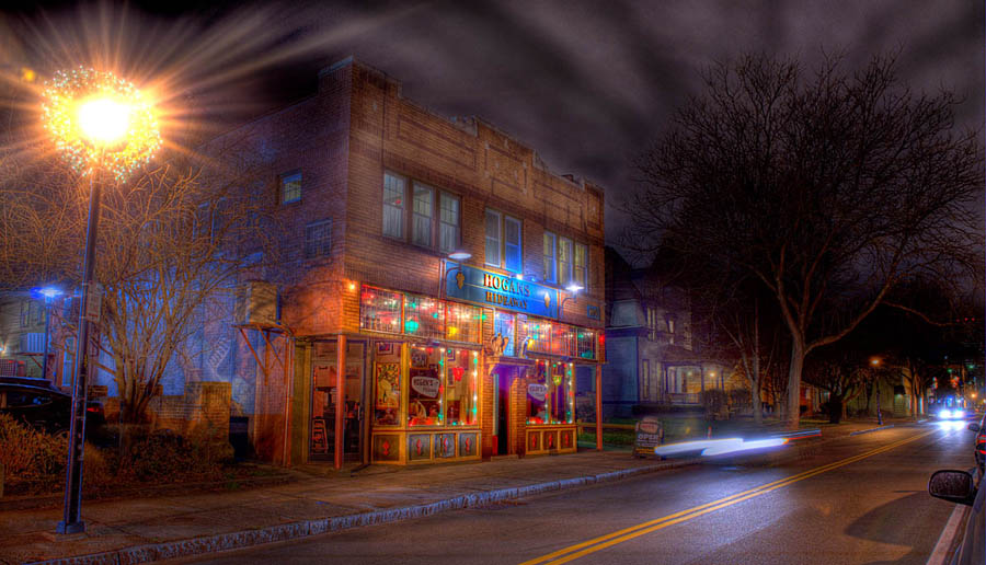 Hogan's Hideaway on Park Avenue in Rochester, New York - decorated for the Holidays